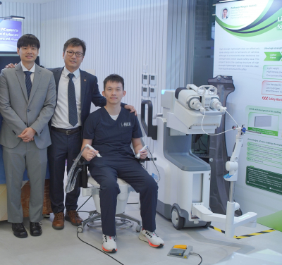 Professor Ka-Wai Kwok leads another project on flexible miniaturised robotic system for endoscopic surgery. 